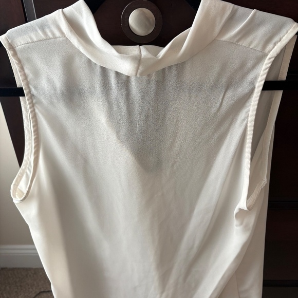 Size Small Cream Veronica M V Neck Tank Top - Picture 3 of 3